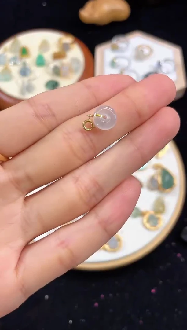 【闪购商品】翡翠吊坠(不含链)18K金镶嵌一个 JK153
