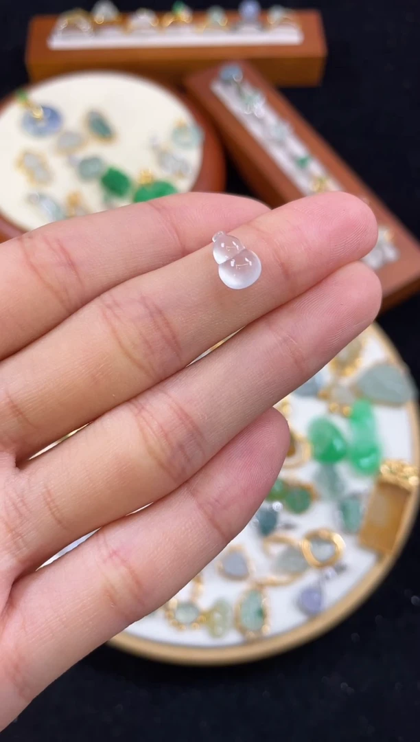 【闪购商品】翡翠吊坠(不含链)未镶嵌一个 JK303