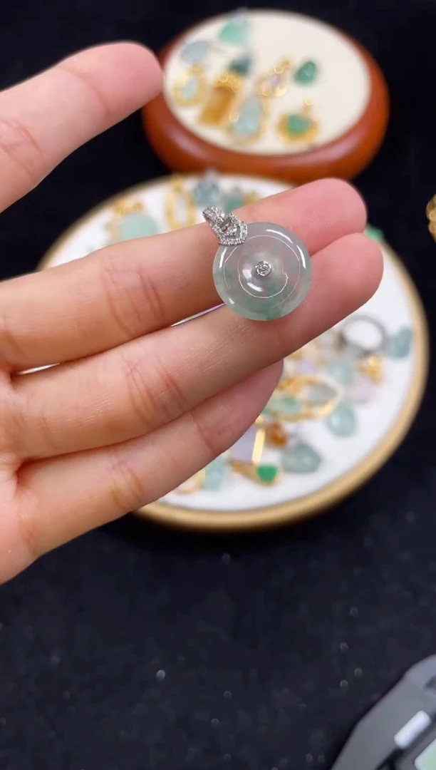 【闪购商品】翡翠吊坠(不含链)18K金镶嵌一个 JK725