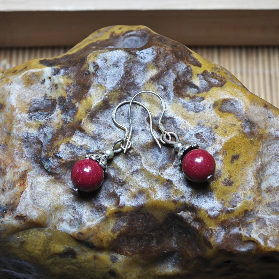 辰砂（处理）高含量紫金砂s925银色短款耳钩（卡8MM）