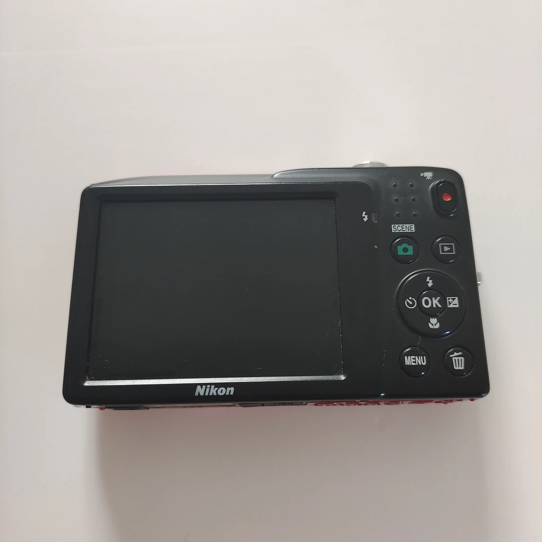 9新 Nikon/尼康 S2700，1600万像素，6倍变焦，学生相机，配件齐全