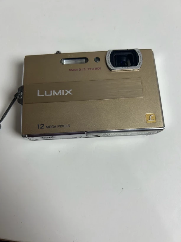 9新 Panasonic/松下 FP8，1200万像素，学生平价相机，包配件