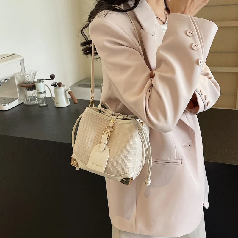 [PEDES]（长宽高18*11*16cm）水桶包单肩包  GJMDD-6610