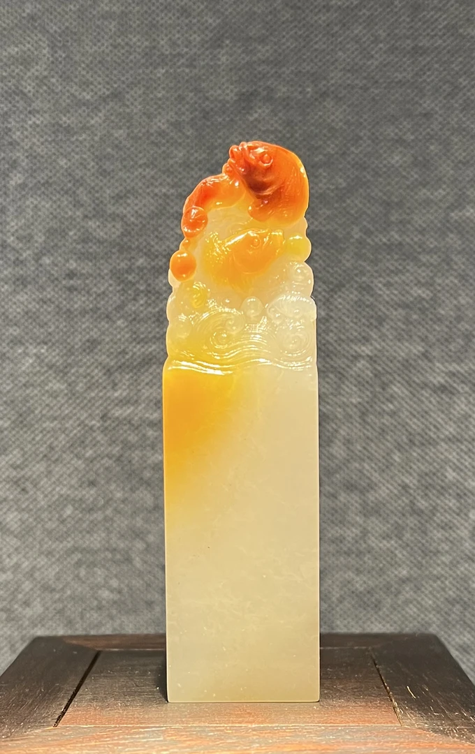 寿山三彩荔枝冻章（年年有余）张纯连作