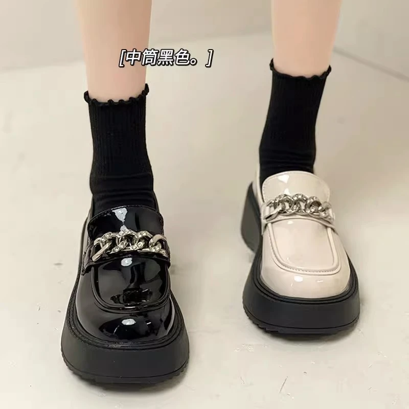 木耳边袜子女短袜玛丽珍夏季小皮鞋中筒堆堆袜搭配乐福鞋的黑白色