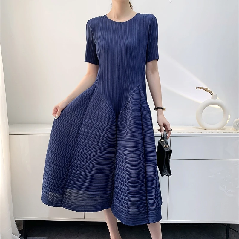 三宅褶皱女装连衣裙夏季新款气质名媛洋气法式收腰圆领中长款裙子