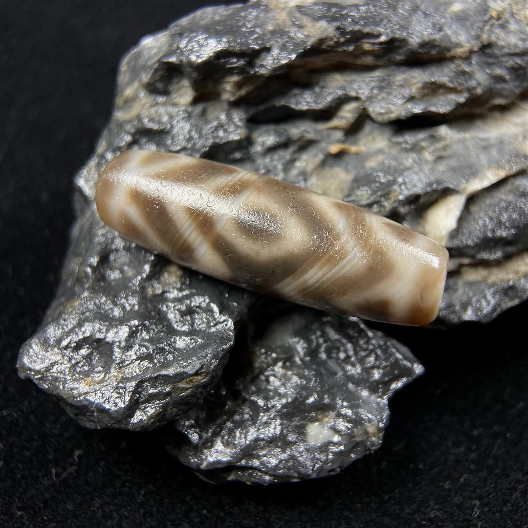 福利小卢台湾工艺手工灰皮红砂金刚三眼玛瑙吊坠,尺寸39*12.4mm