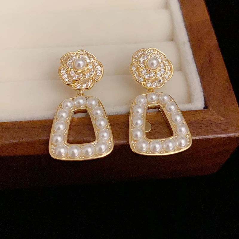 铜合金耳饰 复古微镶花朵梯形珠珠耳坠