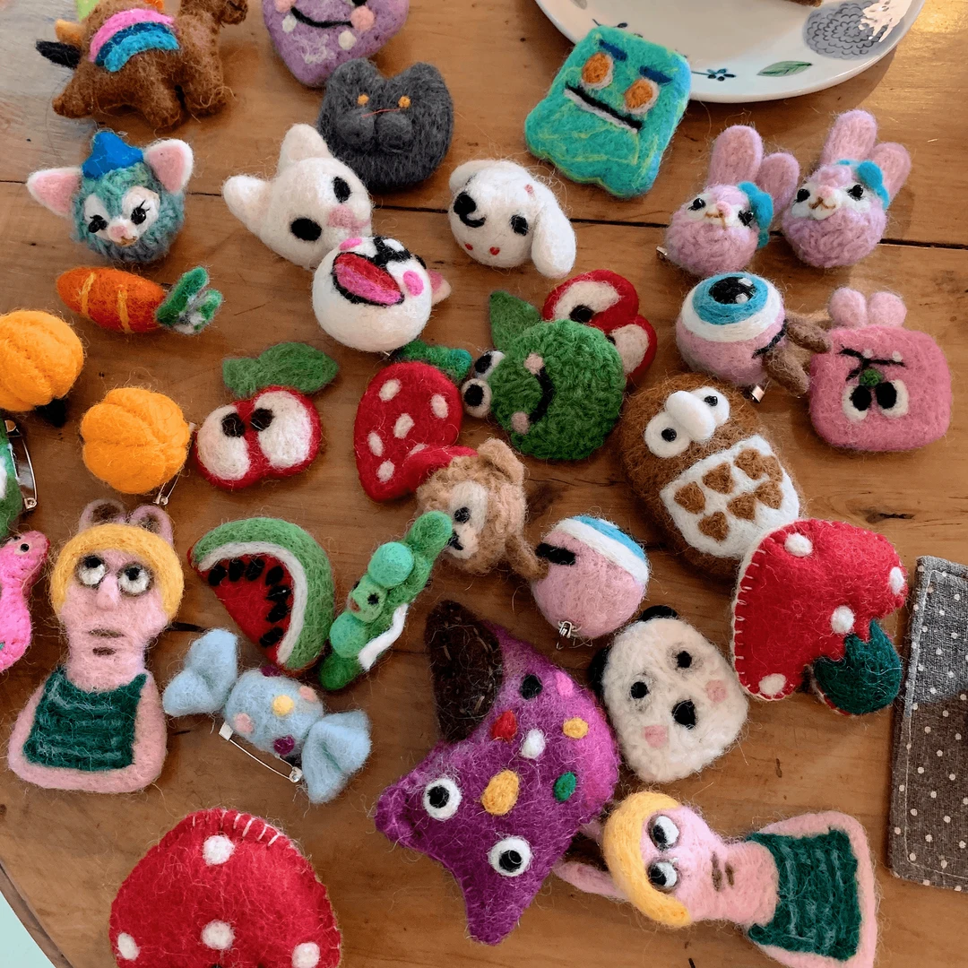 尼泊尔进口手工羊毛毡制作可爱卡通毛绒别针挂件配饰动物青蛙饰品