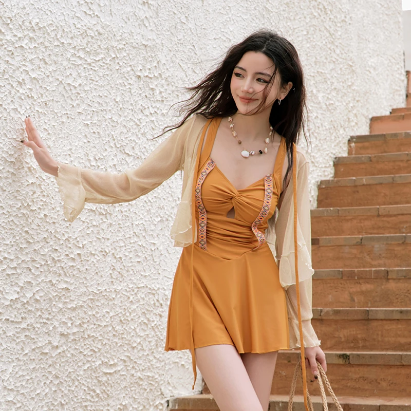 木清清2025新款爆款连体保守裙式高级感遮肉温泉度假泳衣