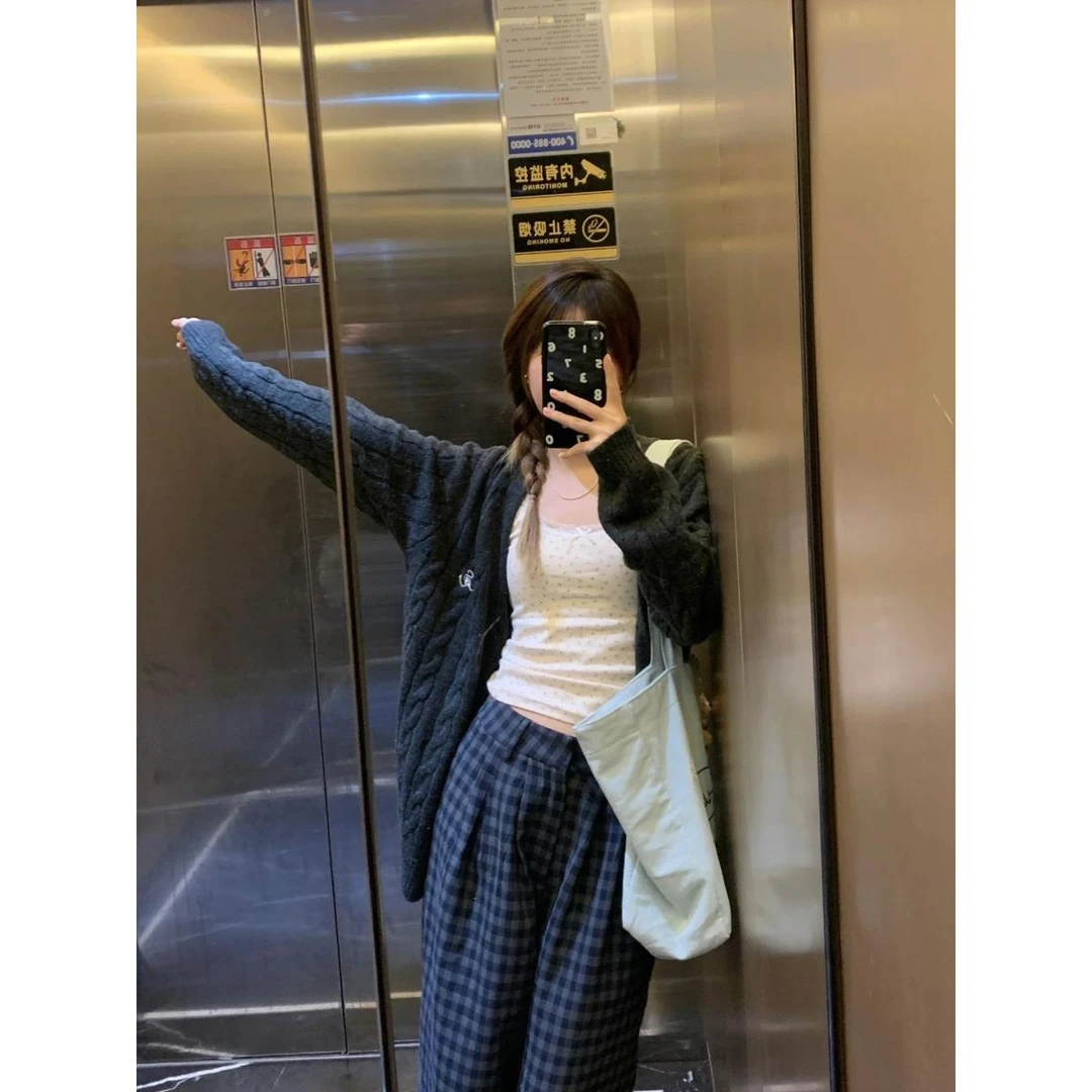 秋冬新款女外套慵懒风宽松复古土星刺绣针织开衫软糯麻花领毛衣