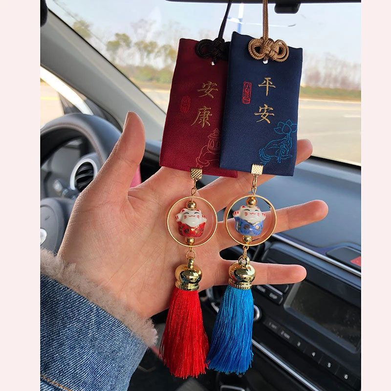网红汽车后视镜招财猫挂件车内平安刺绣吊饰女个性车载装饰品