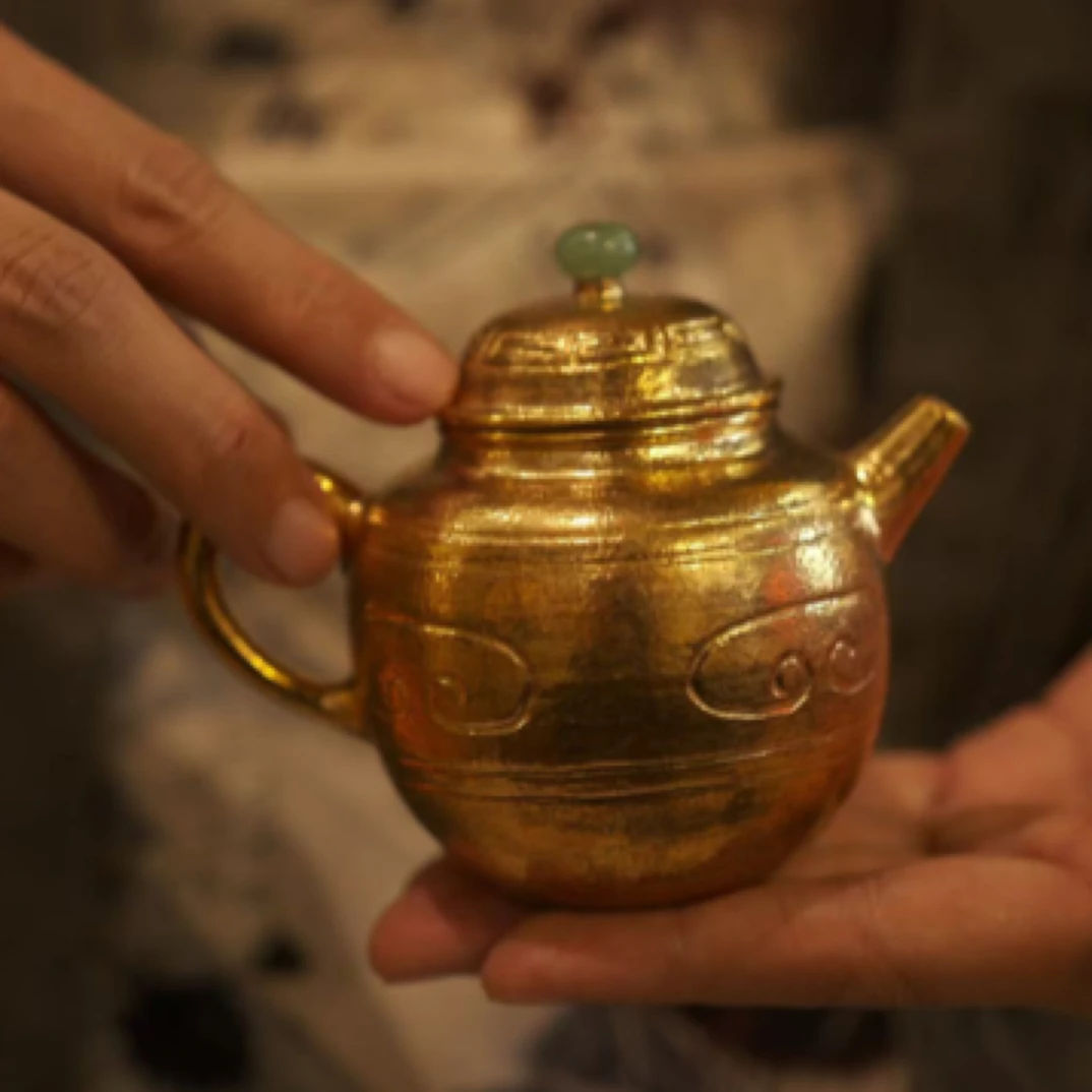 【雲梦】金彩玉钮刻字如意纹壶110ml