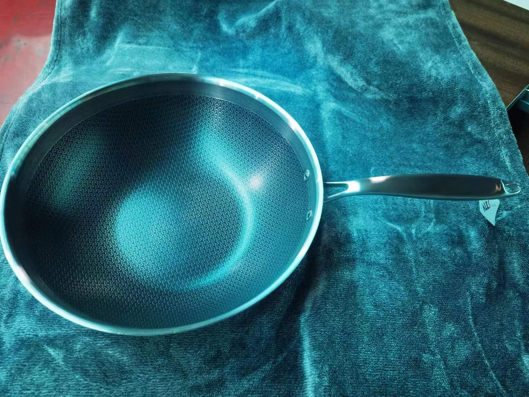 【大牌磨标】 32双面不锈钢不沾炒锅 送 玻璃盖送 西式铲（花纹不挑）