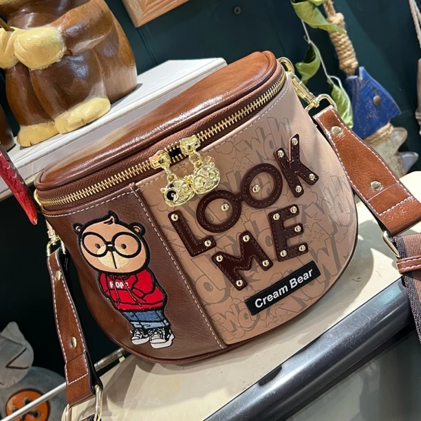 奶油熊秋冬卡通重工立体美拉德复古不规则单肩斜挎包