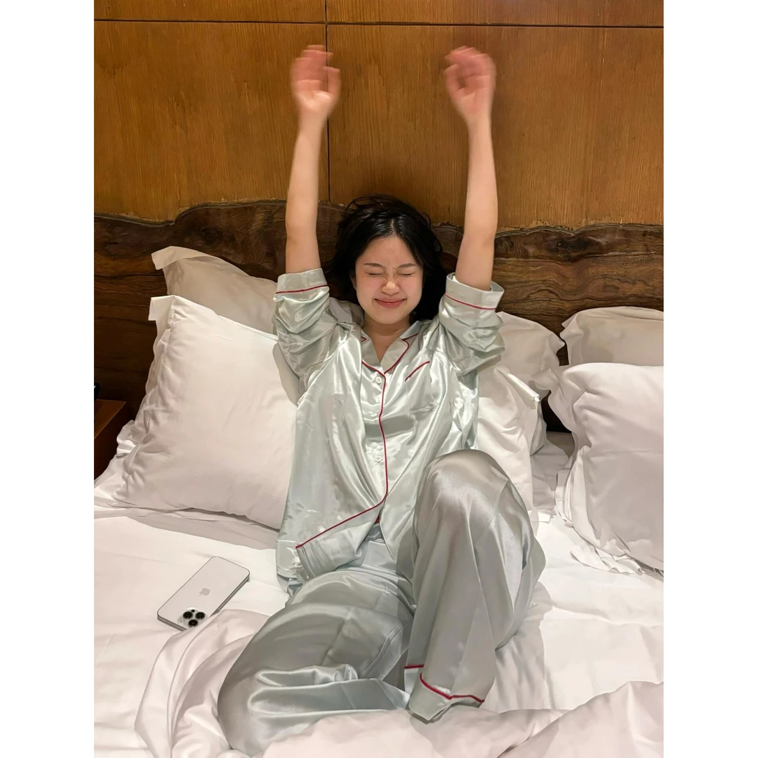 【网红同款】简约风撞色冰丝睡衣女套装春秋季新款长袖长裤家居服