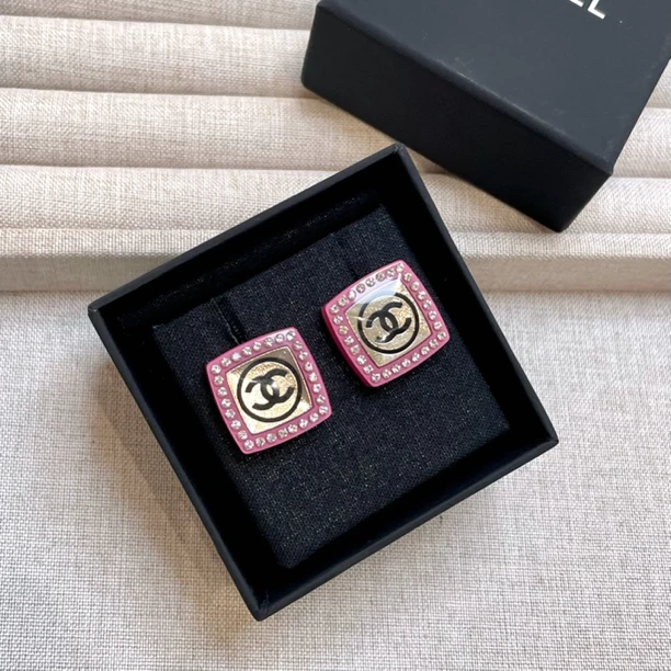 95新 Chanel/香奈儿 22S粉色亚克力方块耳钉 2407068