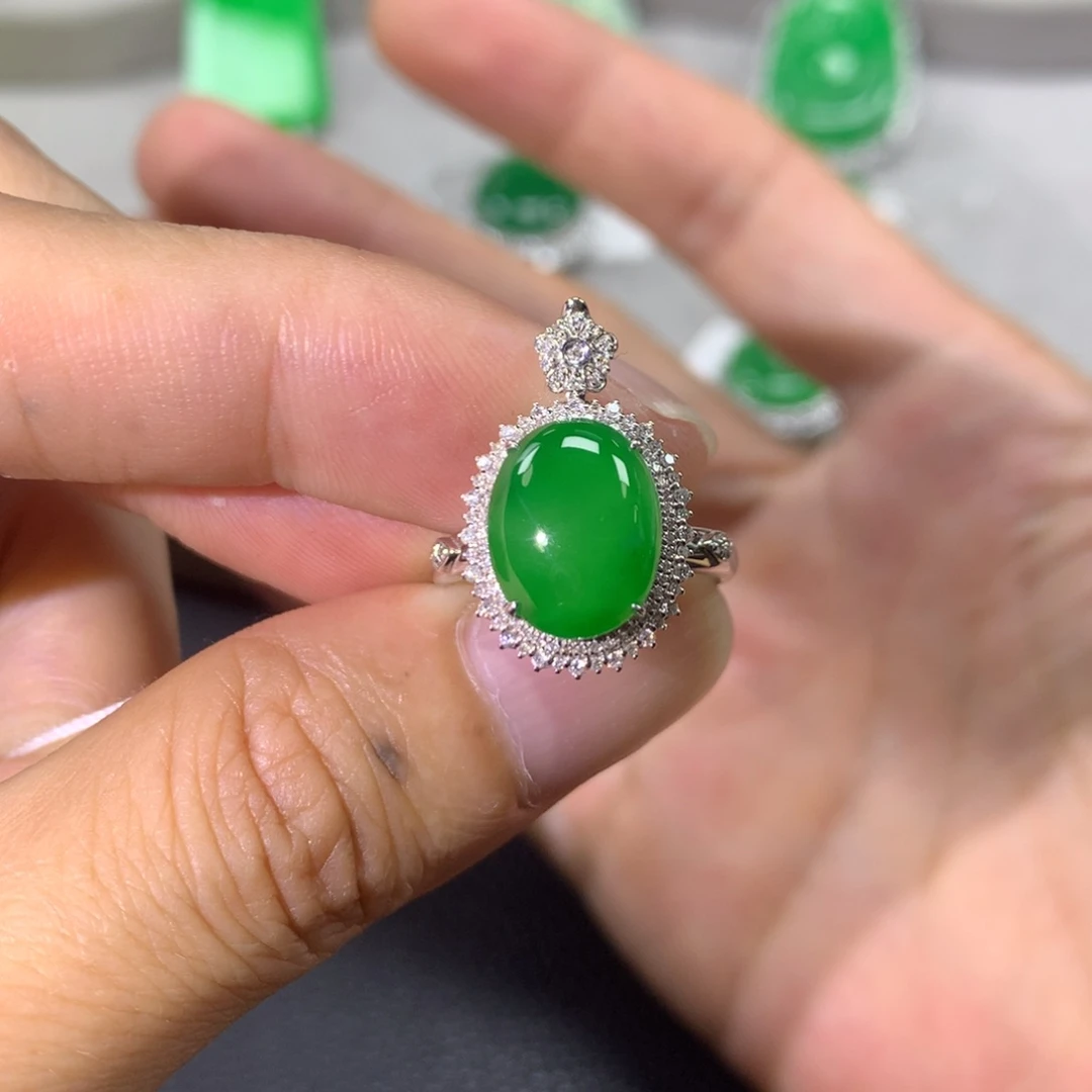 翡翠戒指18K金镶嵌翡翠