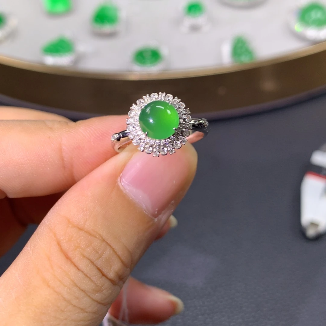 翡翠戒指18K金镶嵌翡翠