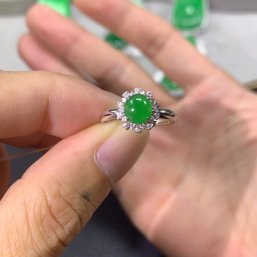 翡翠戒指18K金镶嵌翡翠