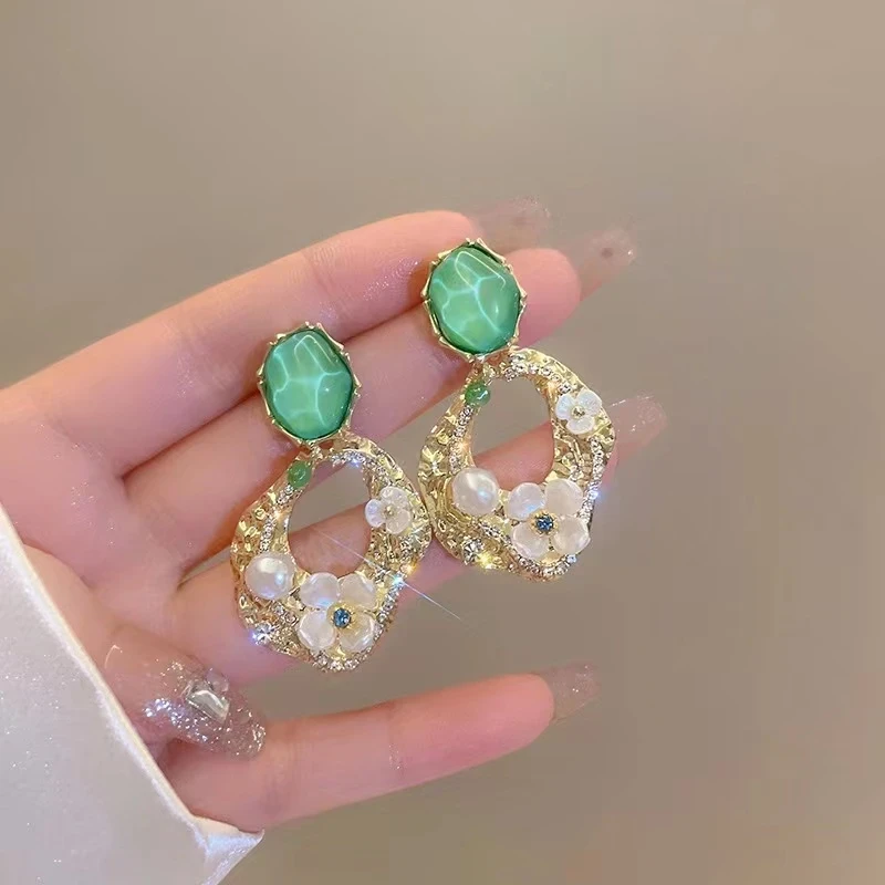 合金耳饰 褶皱几何镂空珠珠花朵耳环女高级感轻奢大气耳钉女设计