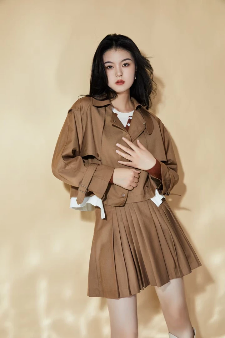 姚领YAOLY高腰显瘦百褶半裙，自带减龄少女感，A字裙型遮肉显瘦。