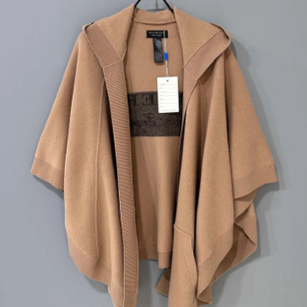 Burberry /卡其色logo斗篷披肩/均码/99新/41648