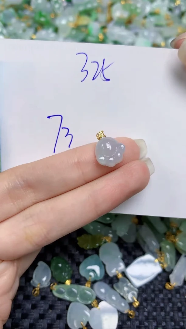 【闪购商品】翡翠挂件18K金镶嵌天然绚甸A货翡翠