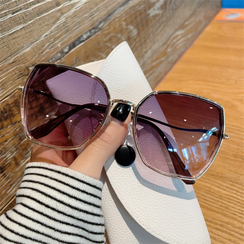 女款优雅小香风偏光金属太阳镜j网红ins大框遮阳墨镜防紫外线眼镜