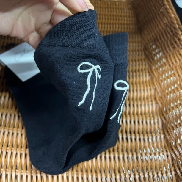 刺绣蝴蝶结黑色袜