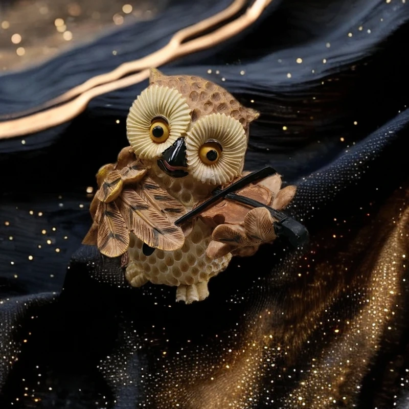 日本舶来品树脂猫头鹰摆件一个，做工精细优美可爱，品相尺寸如图