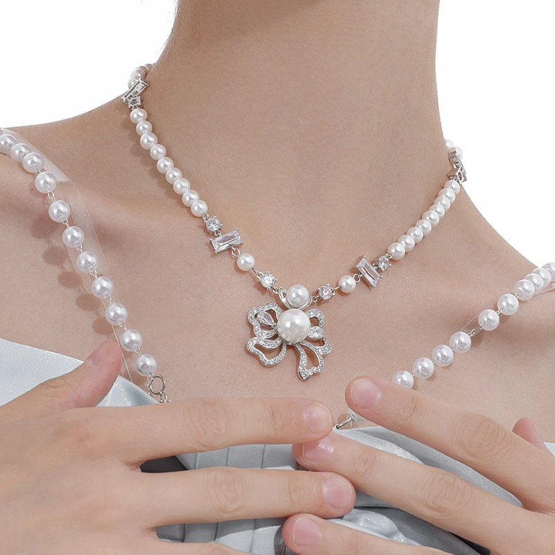 VIGG 铜合金合成锆石吊坠 珠光蝴蝶结项链 气质白色轻奢时尚