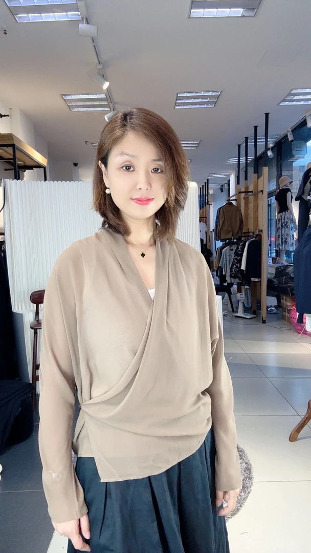 涛姐服饰 炸品 卡其色开衫 23053