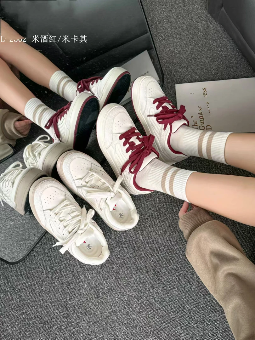 耶耶家-新秋款小众设计经典款低帮软底皮面德`训休闲板鞋2502