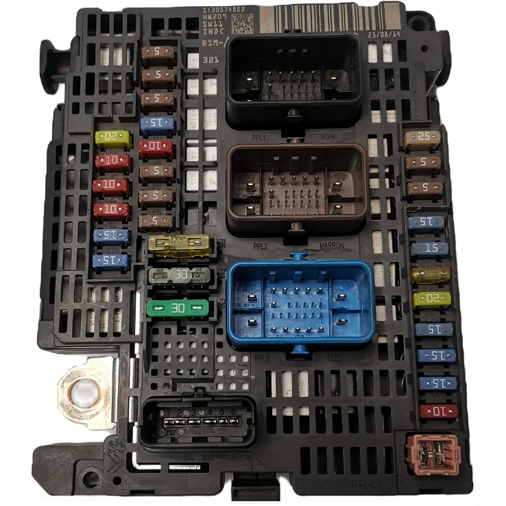 东风雪铁龙 C4L BSM智能服务器 保险丝盒总成 AB2