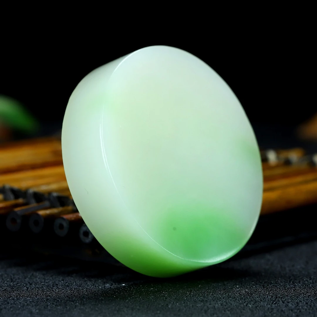 和田玉翠青飘翠男女圆牌挂件可设计雕刻俏色意境牌高端收藏级吊坠