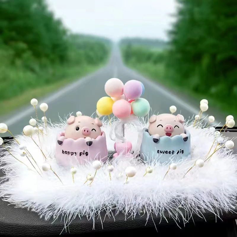 汽车香水摆件中控台网红可爱摇头小猪女生生日礼物车内饰漂亮装饰