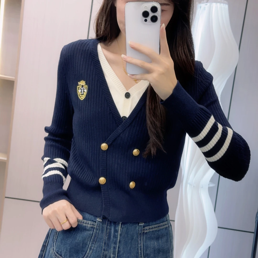 7366【假两件】秋新款韩式刺绣双排扣V领学院风针织百搭开衫外套女