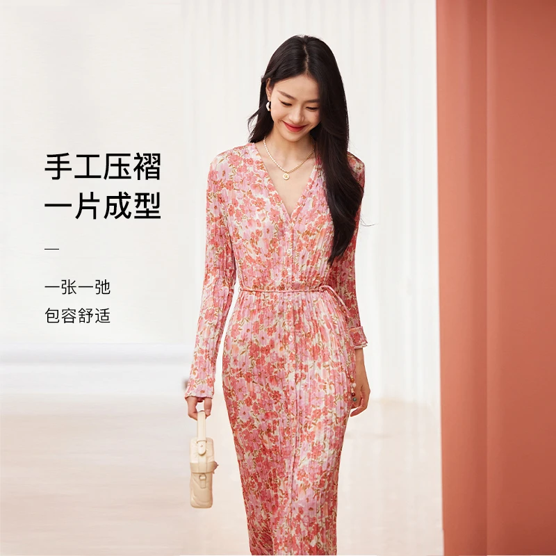 EP YAYING雅莹女装 气质V领印花收腰压褶连衣裙新款4617A