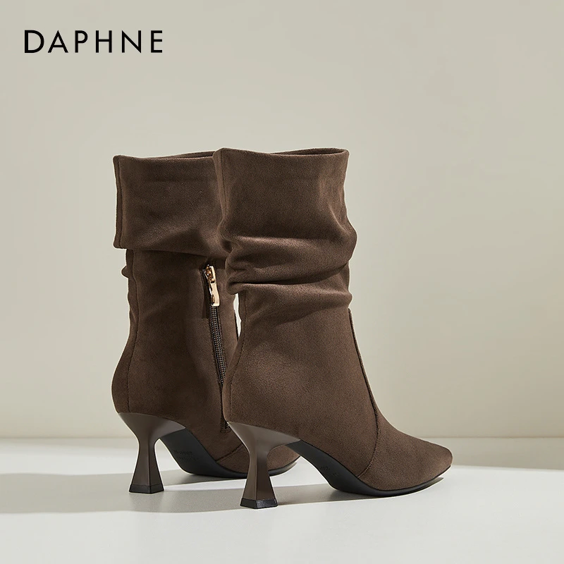 达芙妮尖头细跟靴子女绒面瘦瘦靴小跟堆堆靴秋冬短靴2025新款高跟