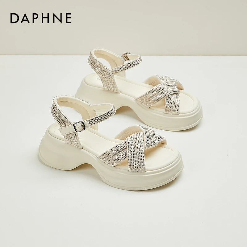 达芙妮厚底凉鞋女2025新款外穿小香风水钻休闲配裙子一字带凉拖