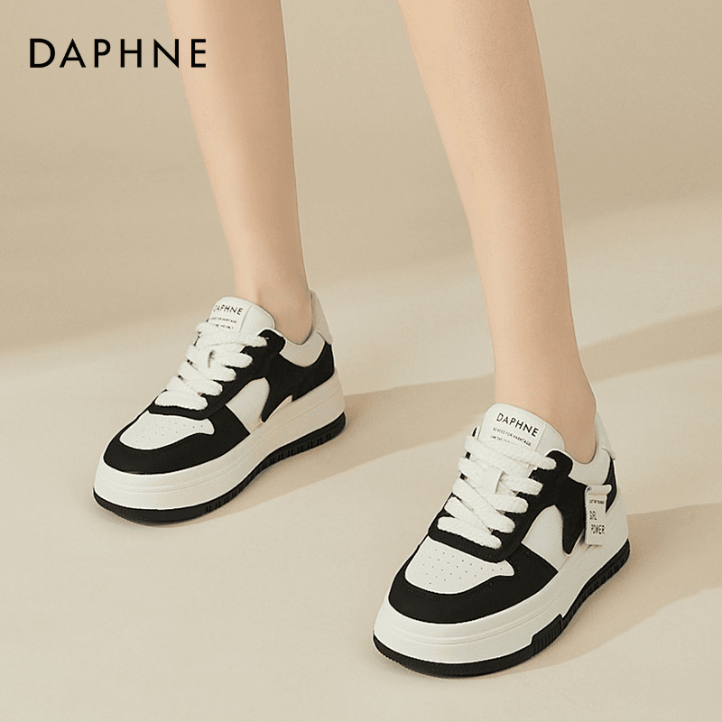 达芙妮白色板鞋女显脚小运动鞋2024新款春季鞋子软底小白鞋配裙子