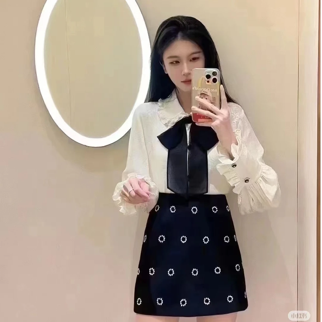 【晓晓轻奢】2024秋季新款黑色钉珠高腰设计感小众短裙气质高级感