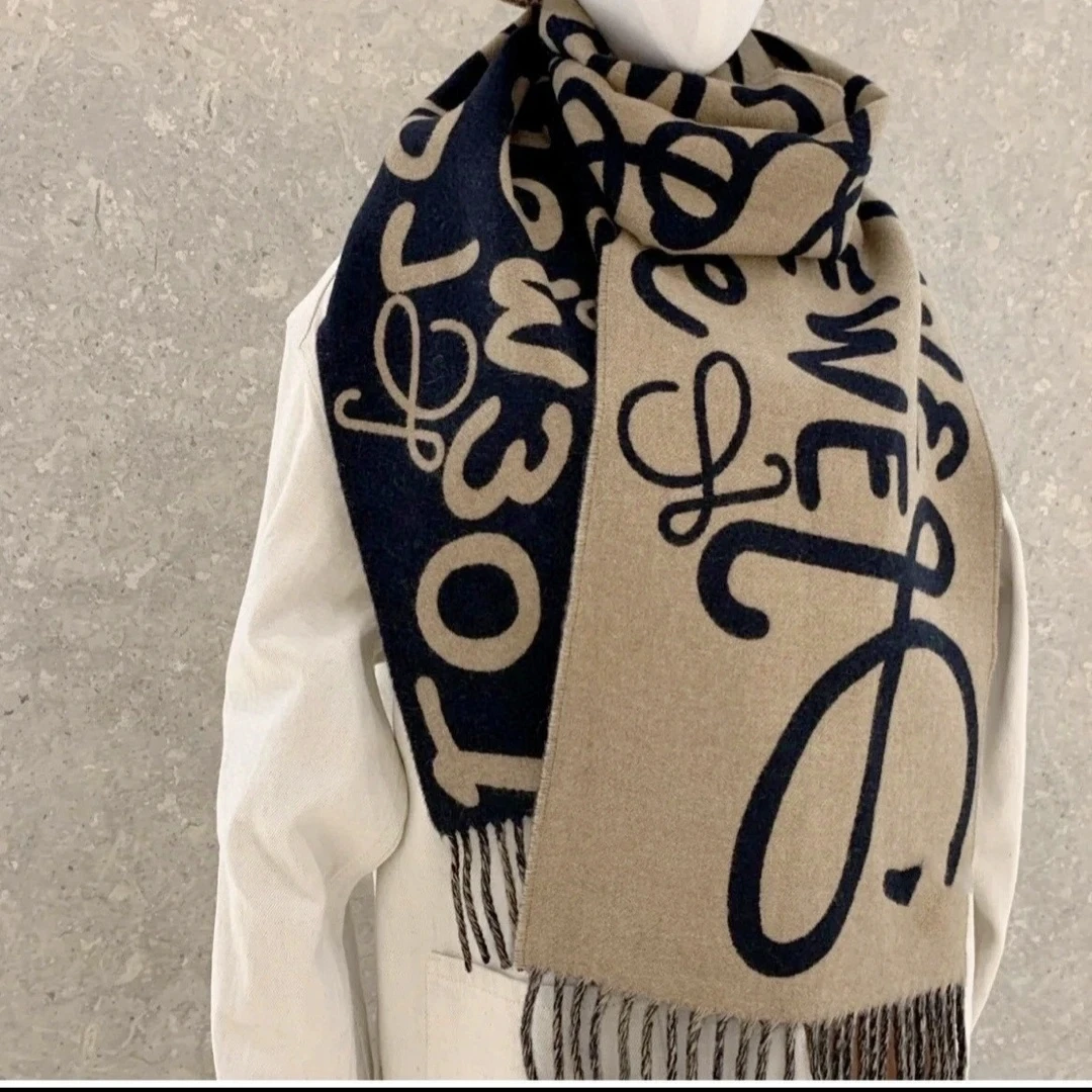 双面字母大牌范秋冬季围巾，大披肩大长款围巾给您冬季温暖，保暖