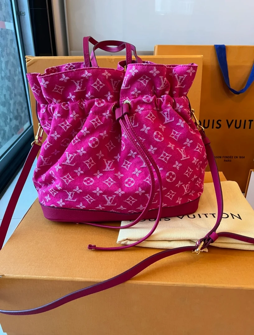 95新 LouisVuitton/路易威登 红色牛仔丹宁抽绳水桶手提斜挎包