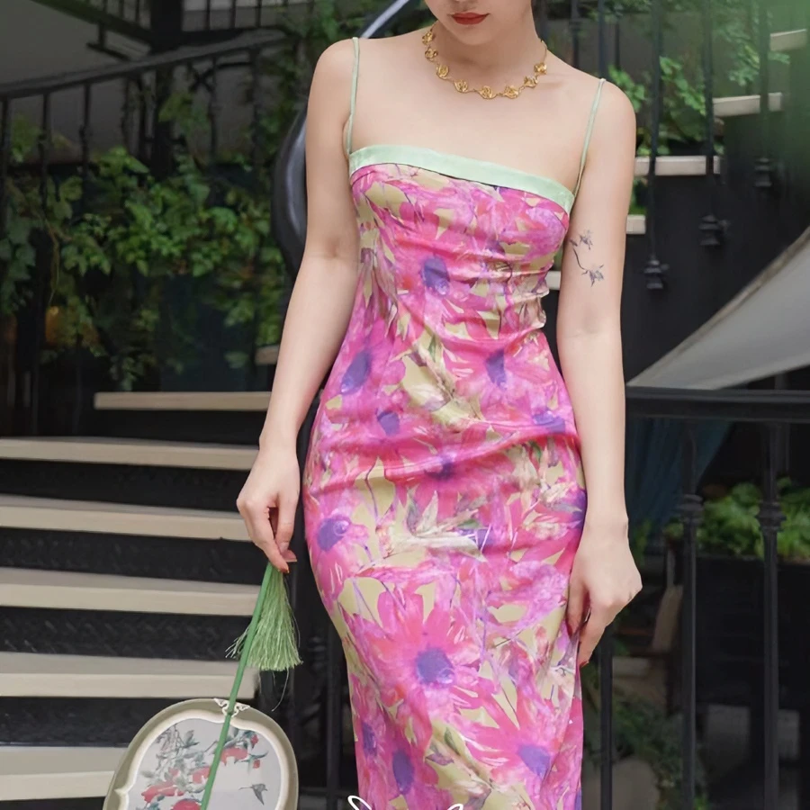 粉色碎花吊带连衣裙女2023夏季新款法式小众设计修身高腰气质裙子