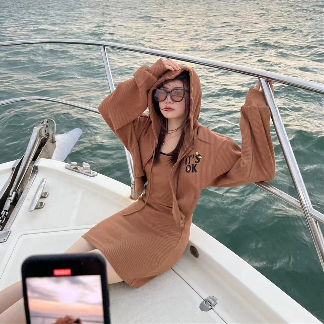 凯哥福利【11】咖色吊带开衫两件套 J2022082604