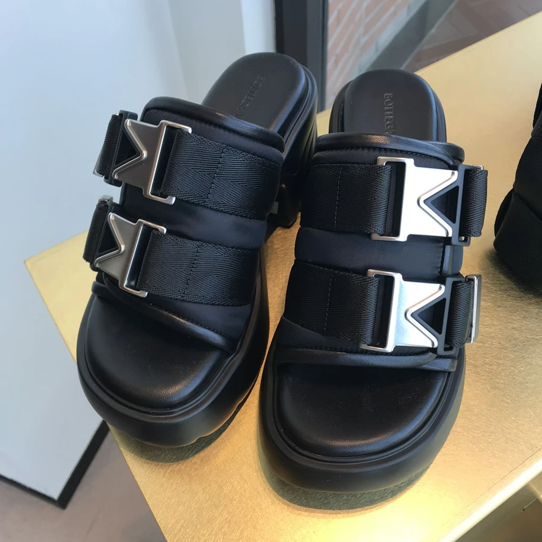 全新未使用 BOTTEGA VENETA/葆蝶家 /凉鞋