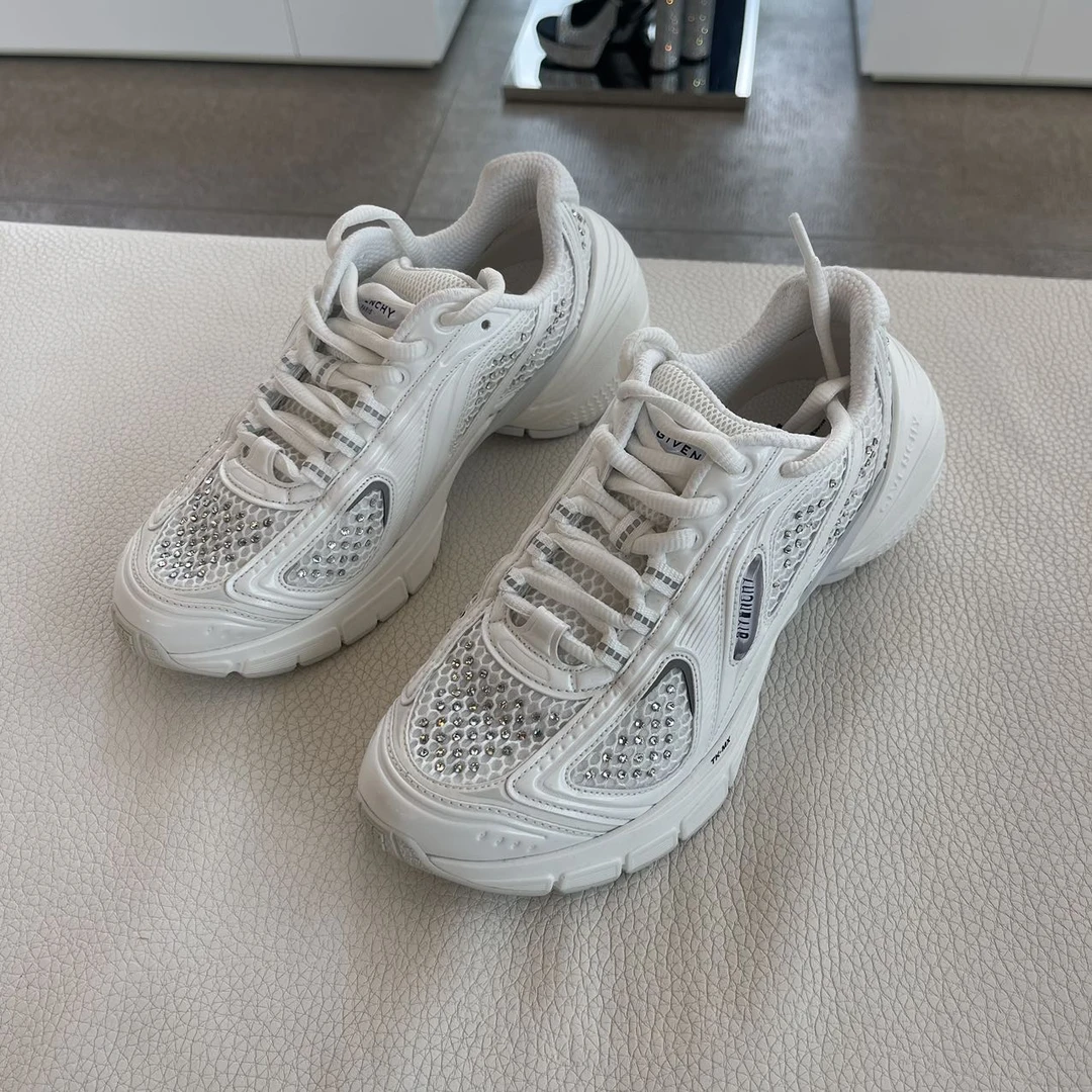 全新未使用 Givenchy/纪梵希 /七七/Tk-mx带钻女鞋