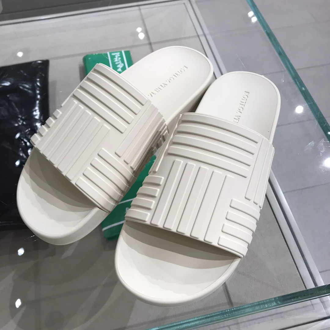 全新未使用 BOTTEGA VENETA/葆蝶家 /男士拖鞋